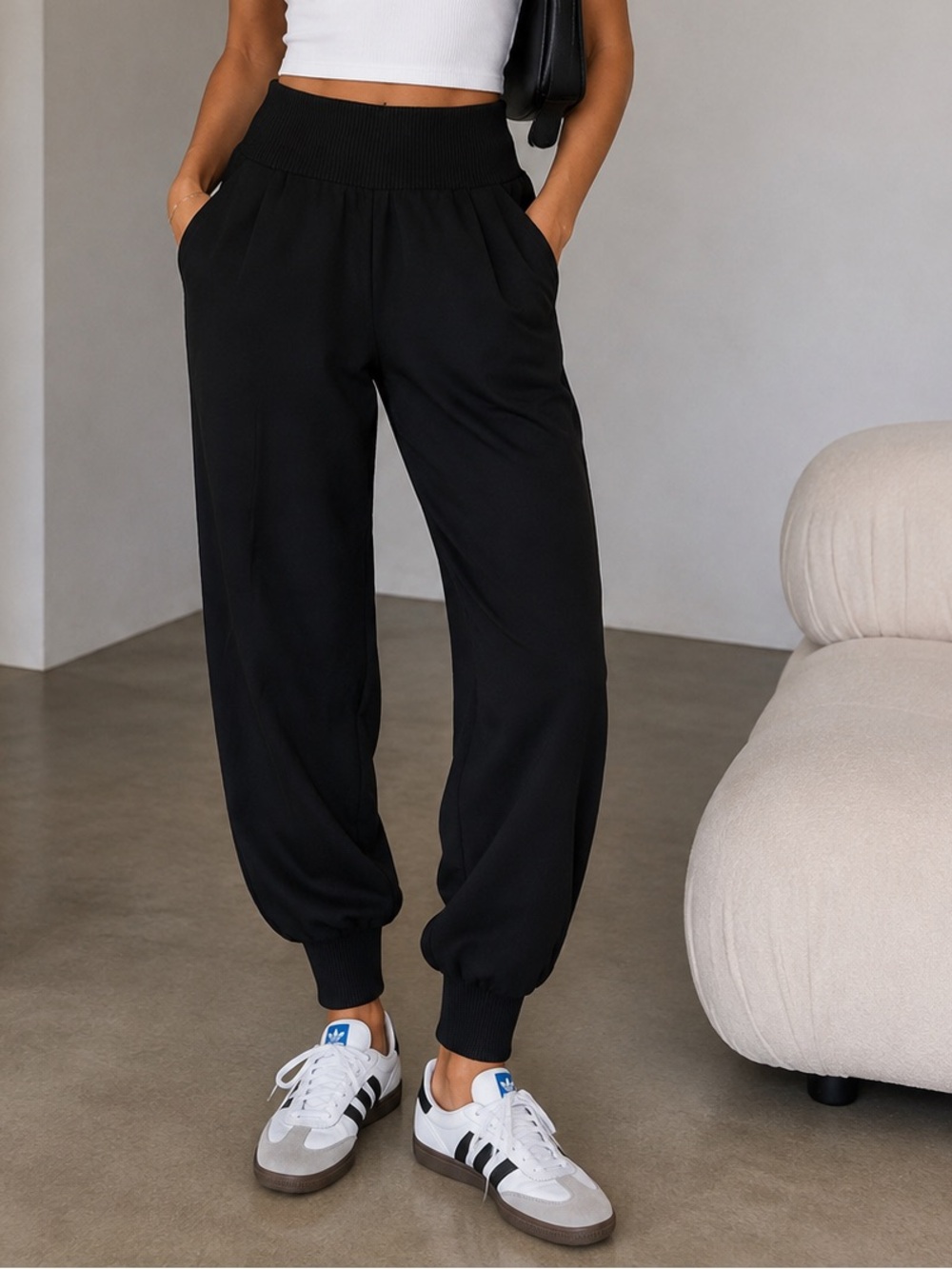 Cinq à Sept jogger Black Crepe Pants M High Rise ribbed Cuff Tapered pull on